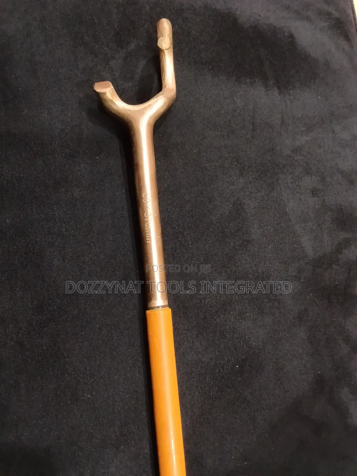 Beta Copper Valve Opener/Wrench