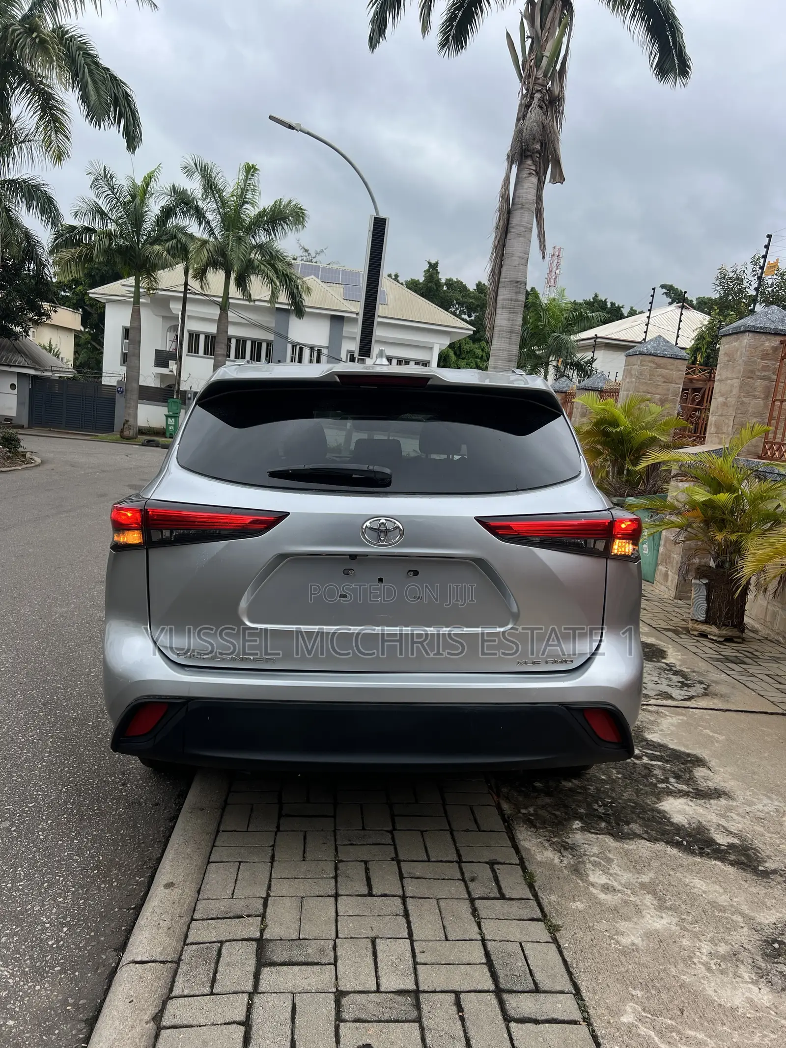 Toyota Highlander XLE 2022 Gray