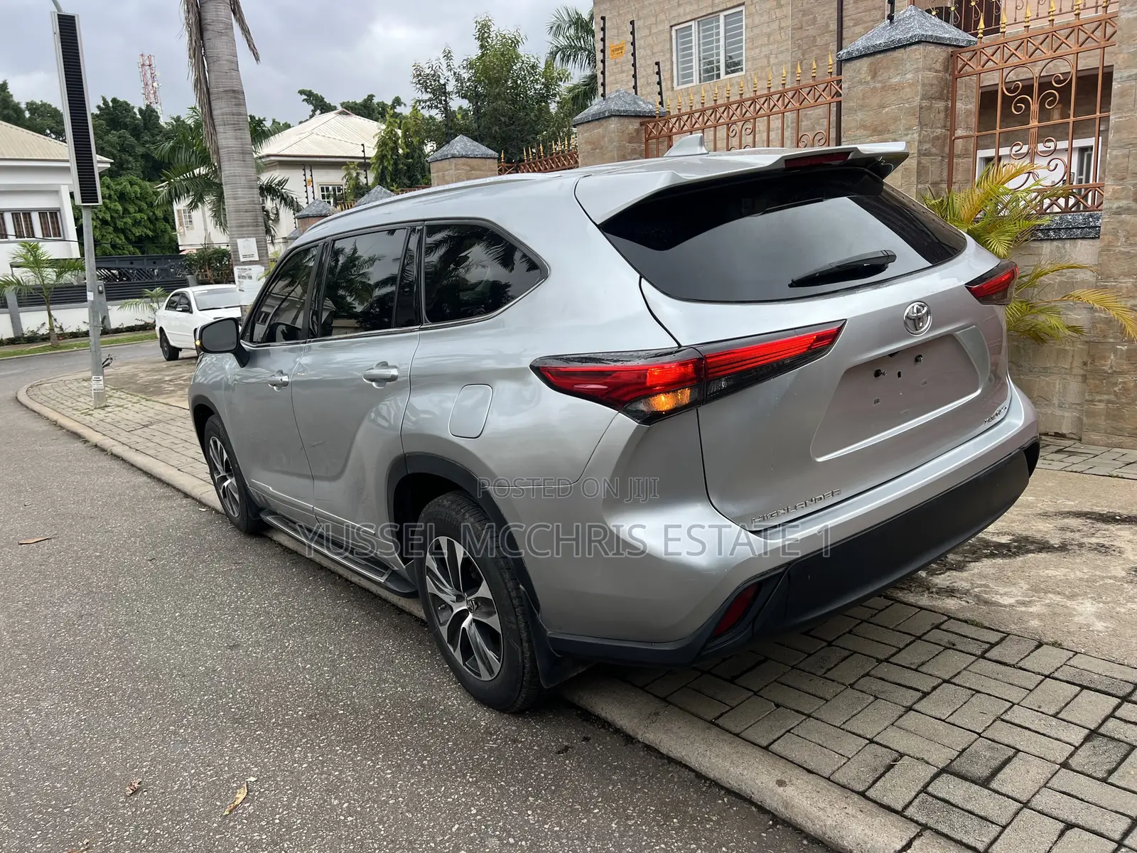 Toyota Highlander XLE 2022 Gray