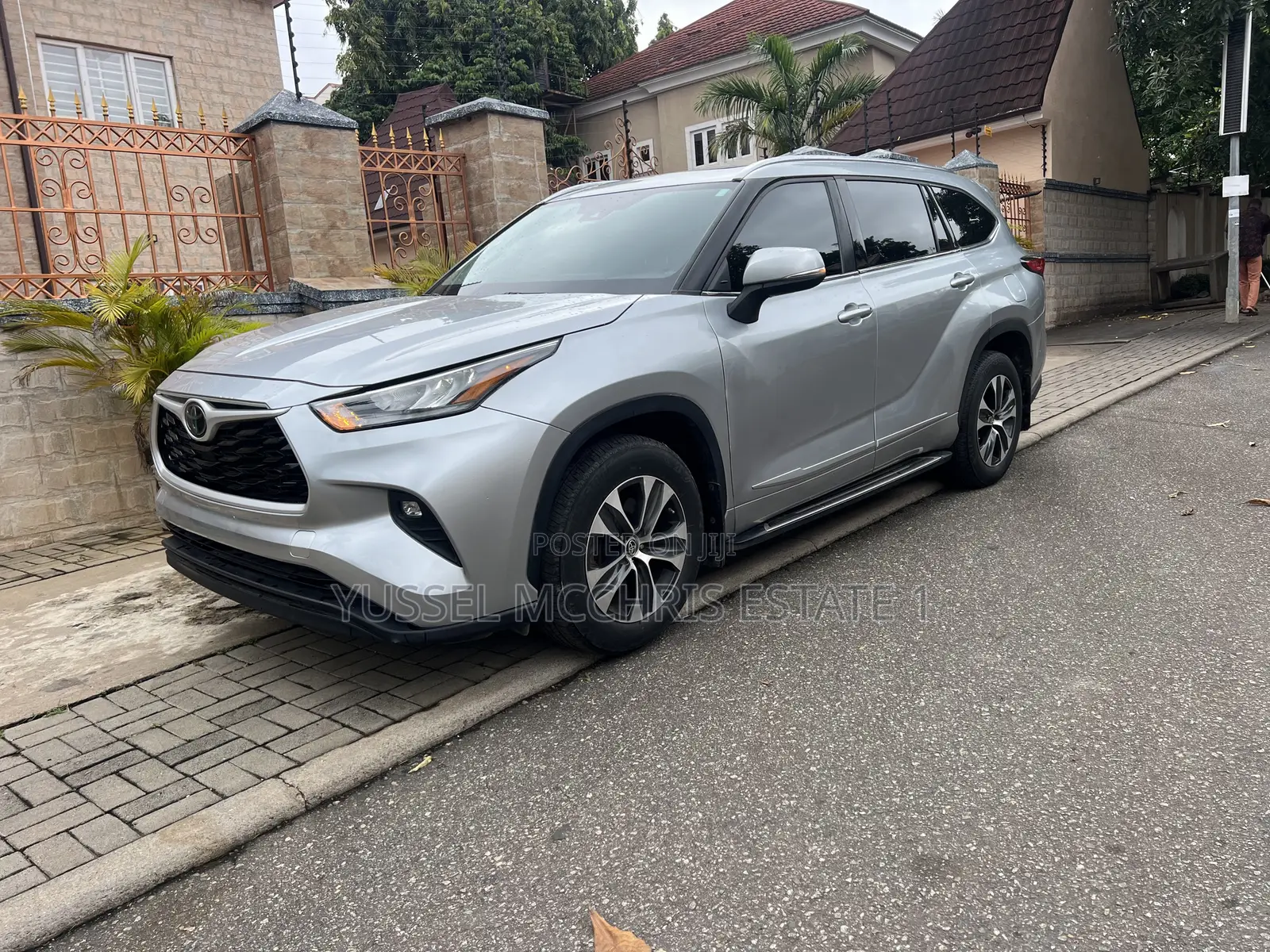 Toyota Highlander XLE 2022 Gray