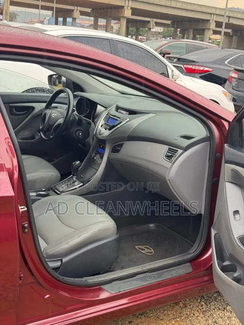Hyundai Elantra 2012 Red