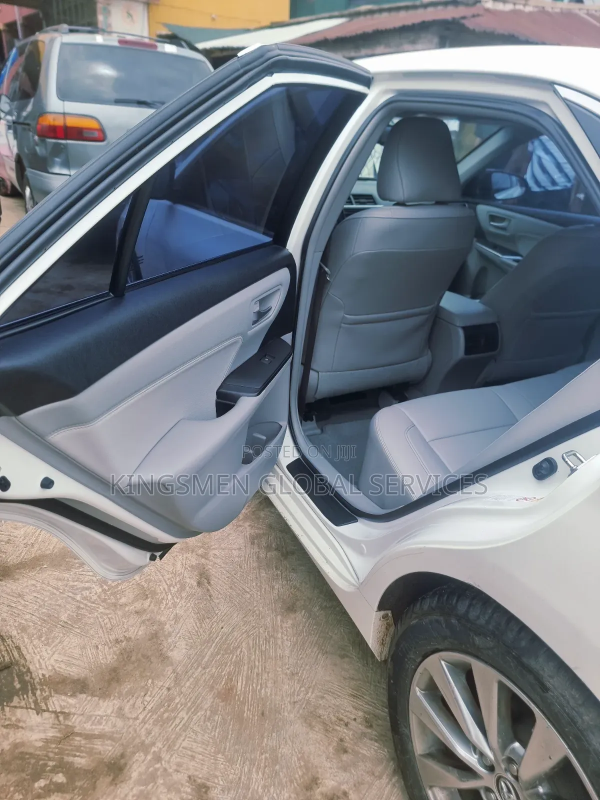 Toyota Camry SE 4dr Sedan (2.5L 4cyl 6A) 2015 White