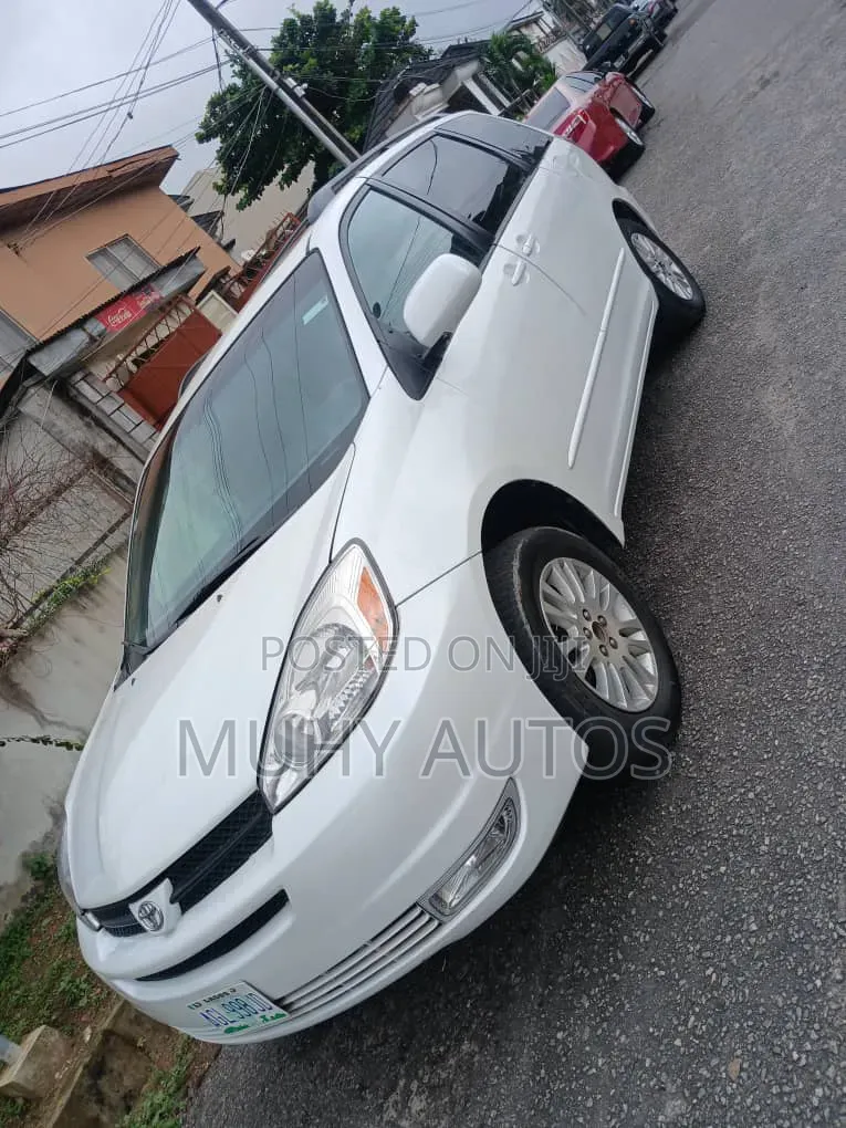 Toyota Sienna XLE 2005 White