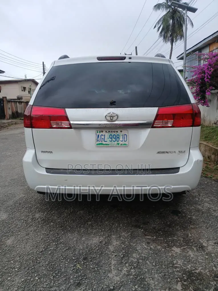 Toyota Sienna XLE 2005 White