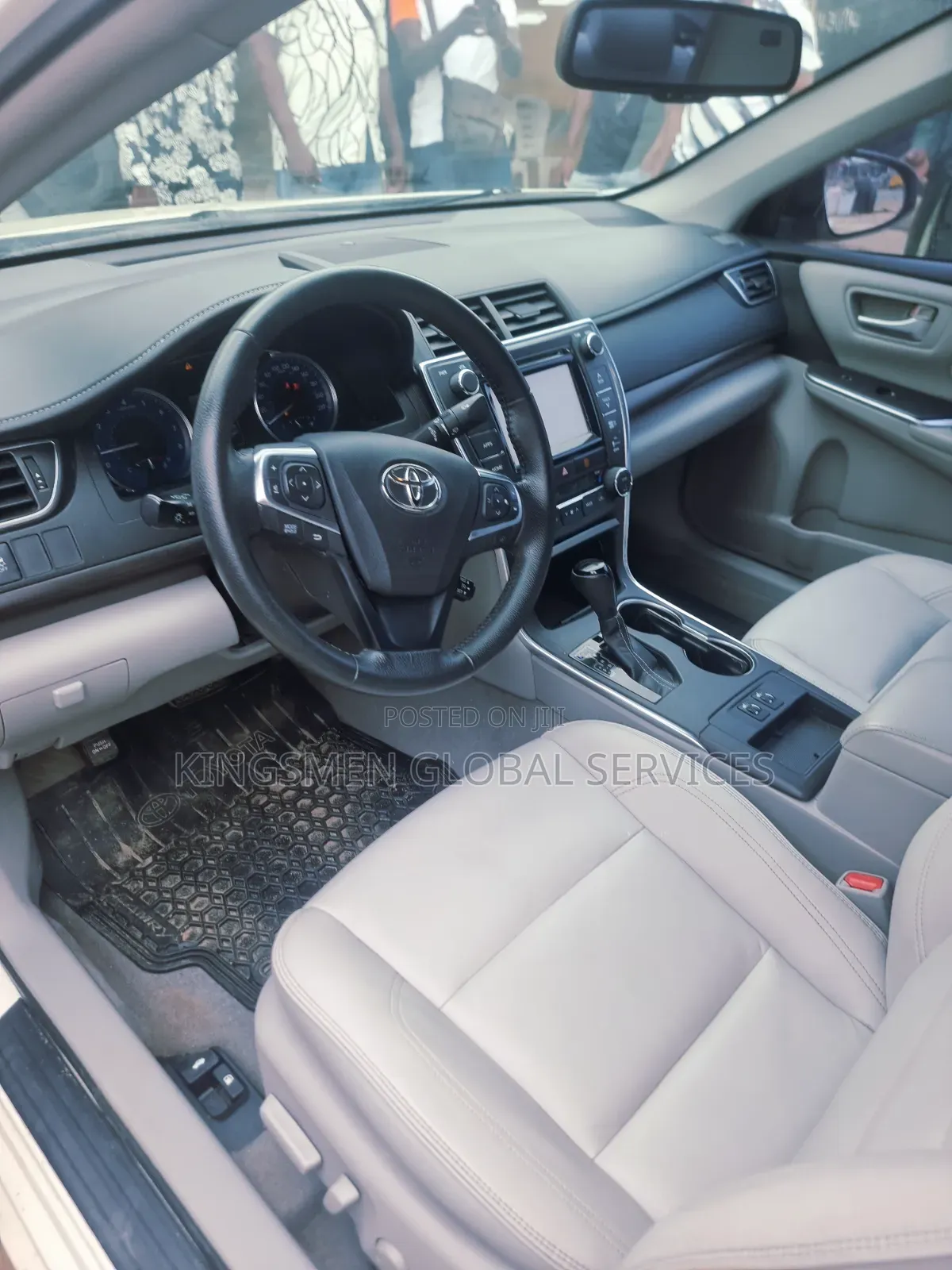 Toyota Camry SE 4dr Sedan (2.5L 4cyl 6A) 2015 White