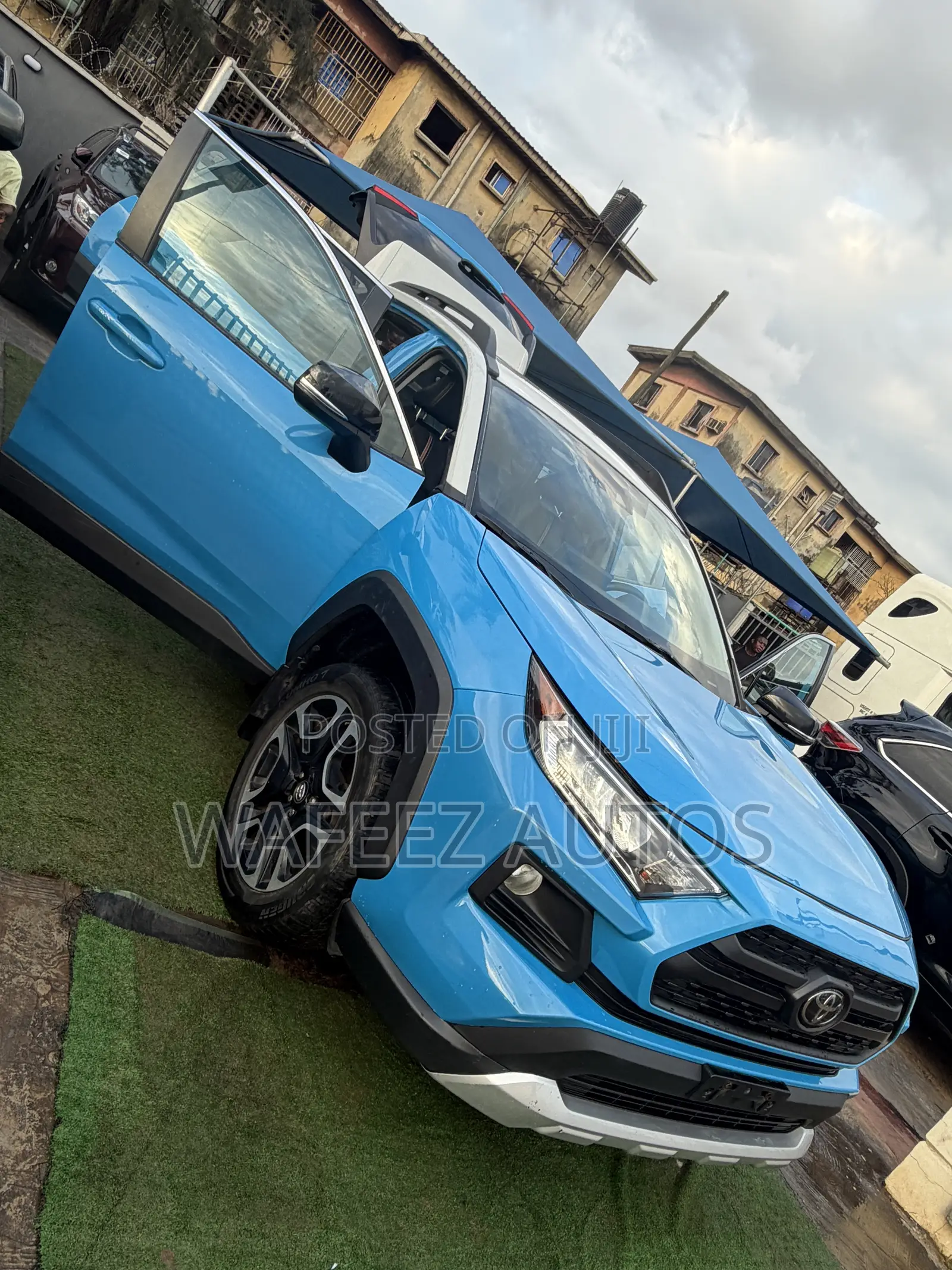 Toyota RAV4 XLE FWD 2019 Blue