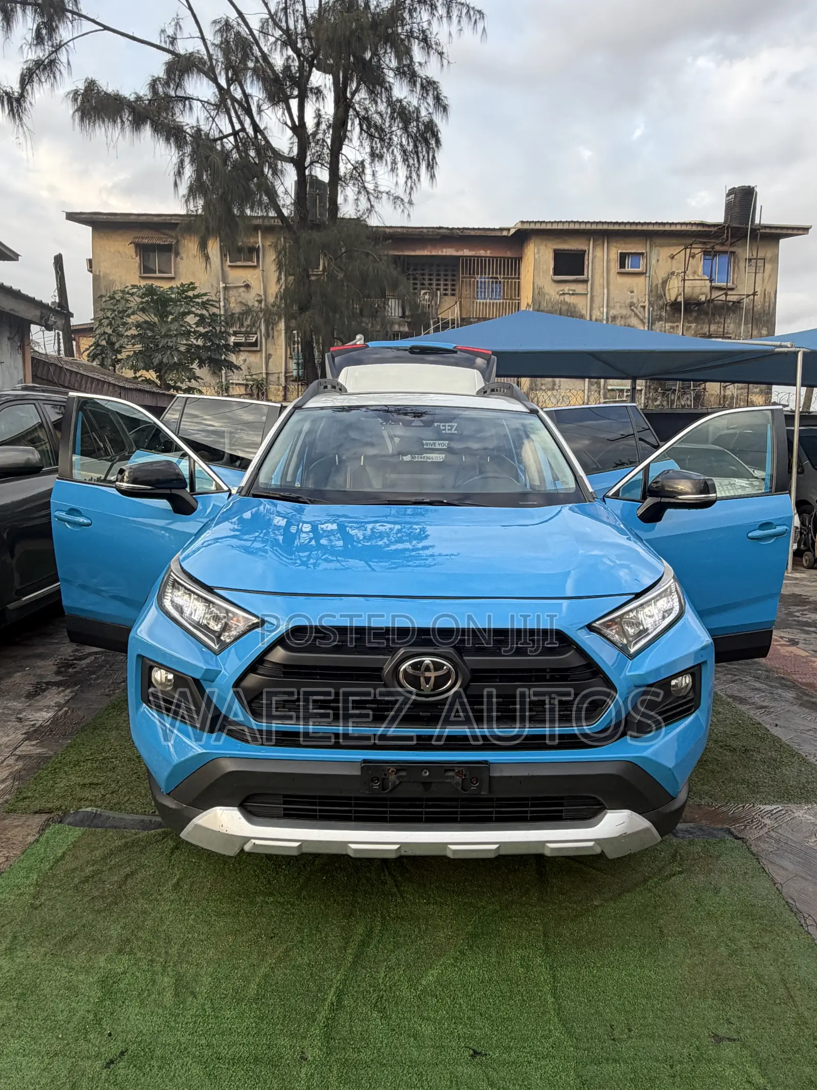 Toyota RAV4 XLE FWD 2019 Blue