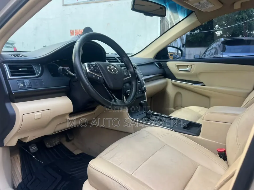 Toyota Camry XLE 4dr Sedan (3.5L 6cyl 6A) 2015 Gold