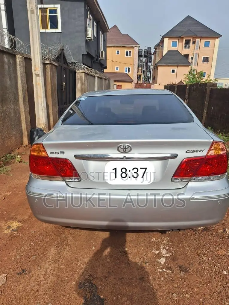 Toyota Camry XLE 4dr Sedan (2.4L 4cyl 5A) 2005 Silver