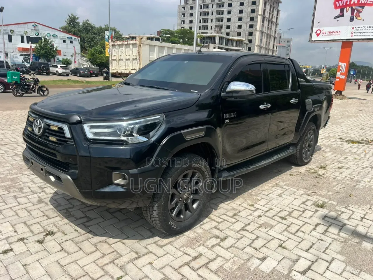 Toyota Hilux 2021 Black
