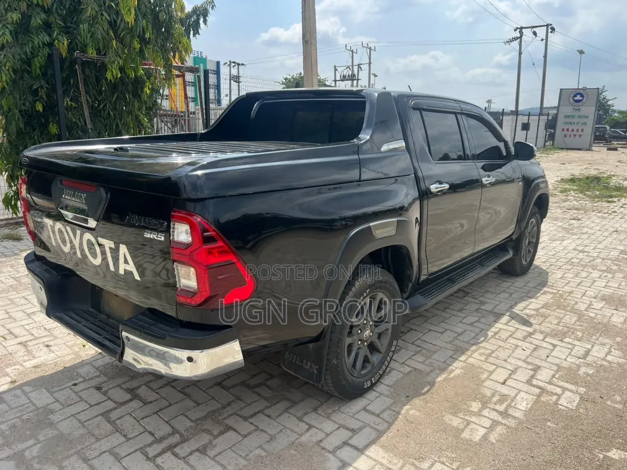 Toyota Hilux 2021 Black