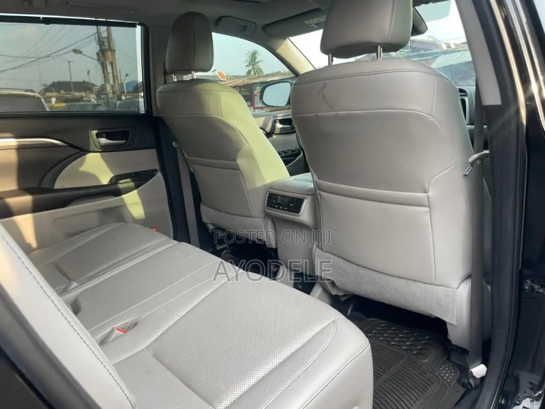 Toyota Highlander XLE 4x4 V6 (3.5L 6cyl 8A) 2017 Black