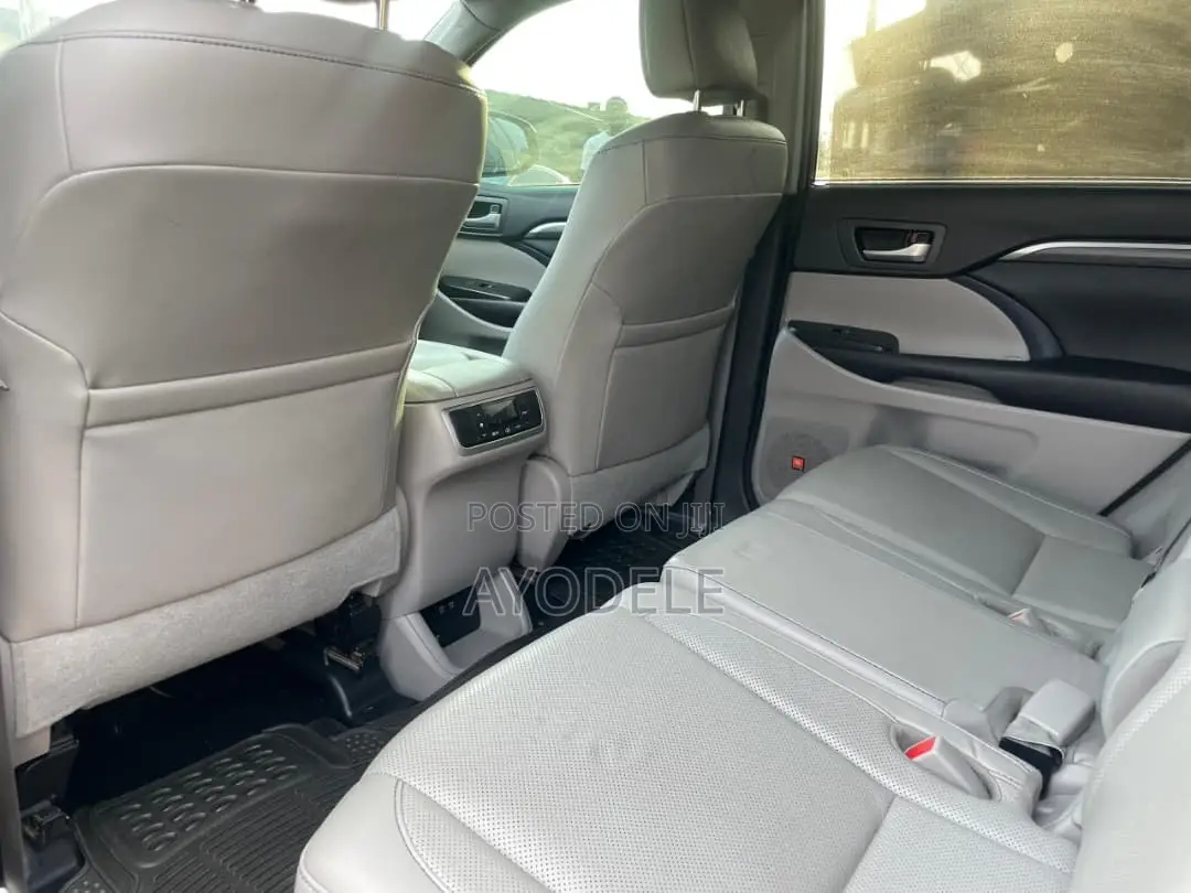 Toyota Highlander XLE 4x4 V6 (3.5L 6cyl 8A) 2017 Black