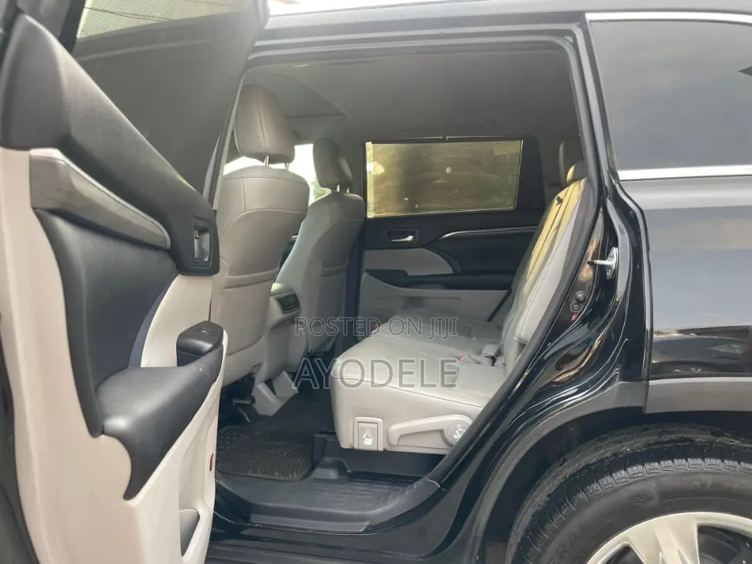 Toyota Highlander XLE 4x4 V6 (3.5L 6cyl 8A) 2017 Black