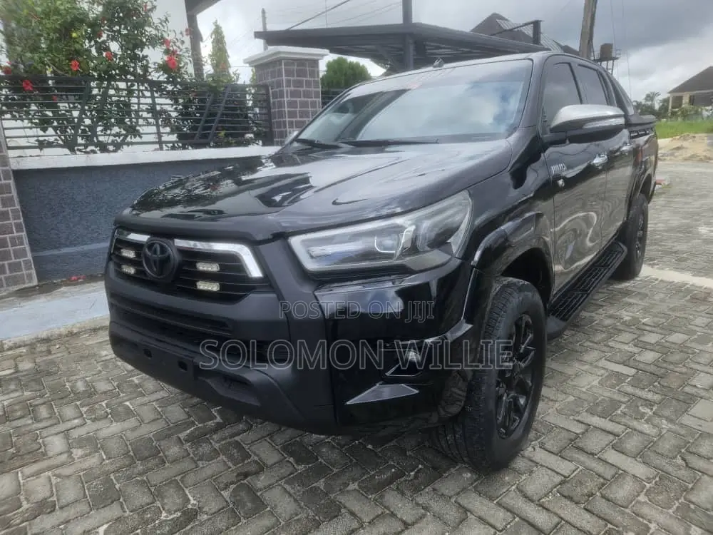 Toyota Hilux SR5+ 4x4 2019 Black