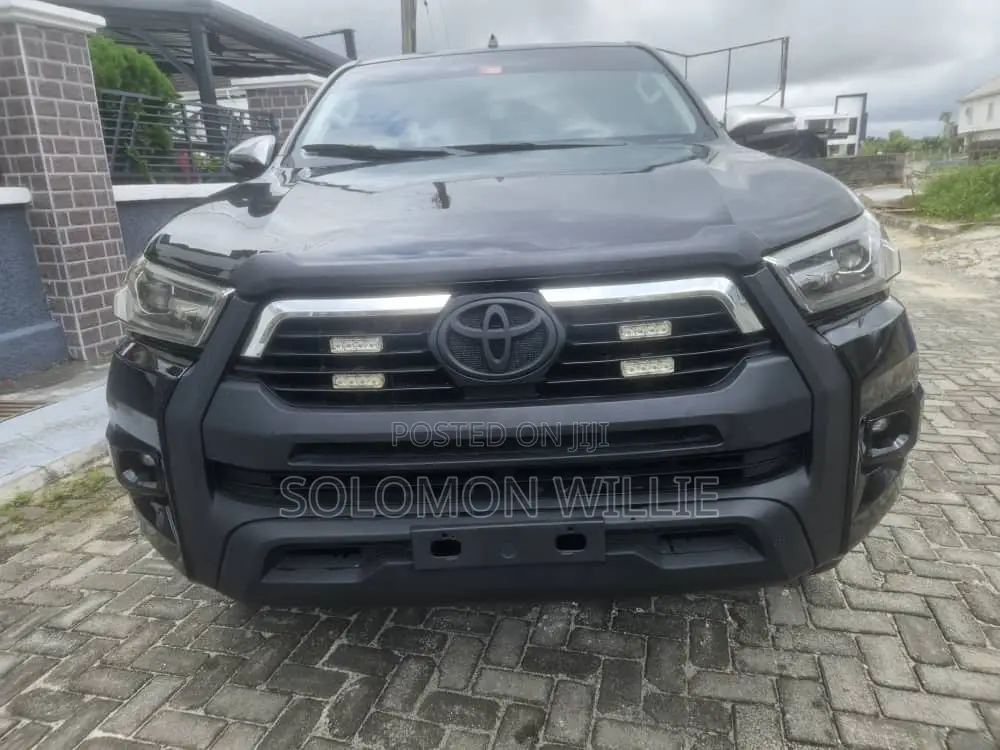 Toyota Hilux SR5+ 4x4 2019 Black