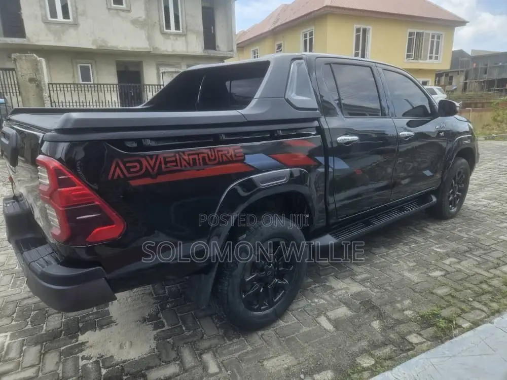 Toyota Hilux SR5+ 4x4 2019 Black