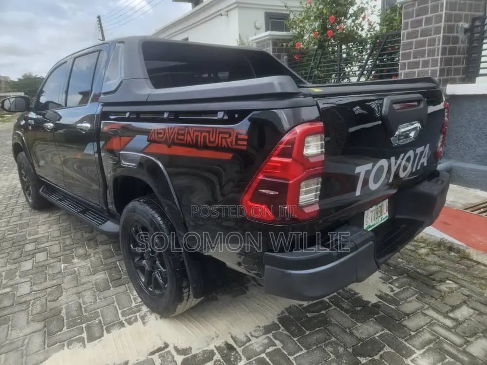 Toyota Hilux SR5+ 4x4 2019 Black