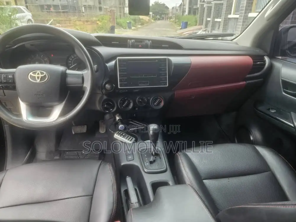 Toyota Hilux SR5+ 4x4 2019 Black