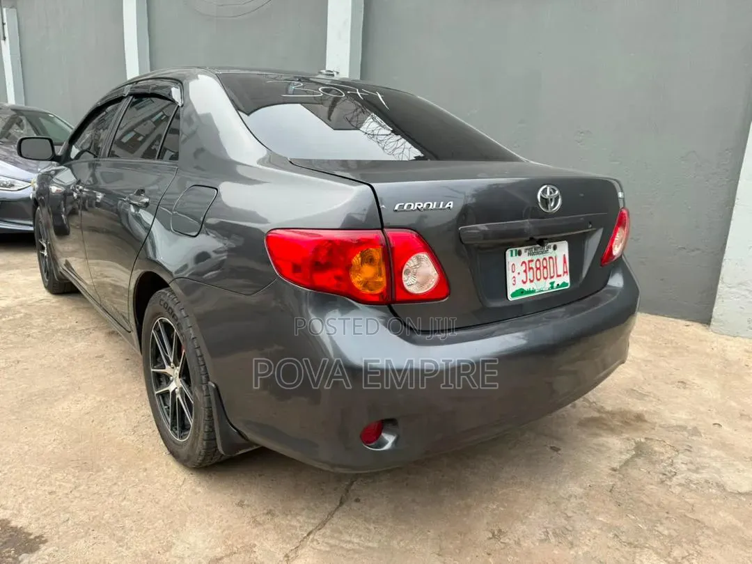 Toyota Corolla LE 4dr Sedan (1.8L 4cyl 4A) 2010 Gray