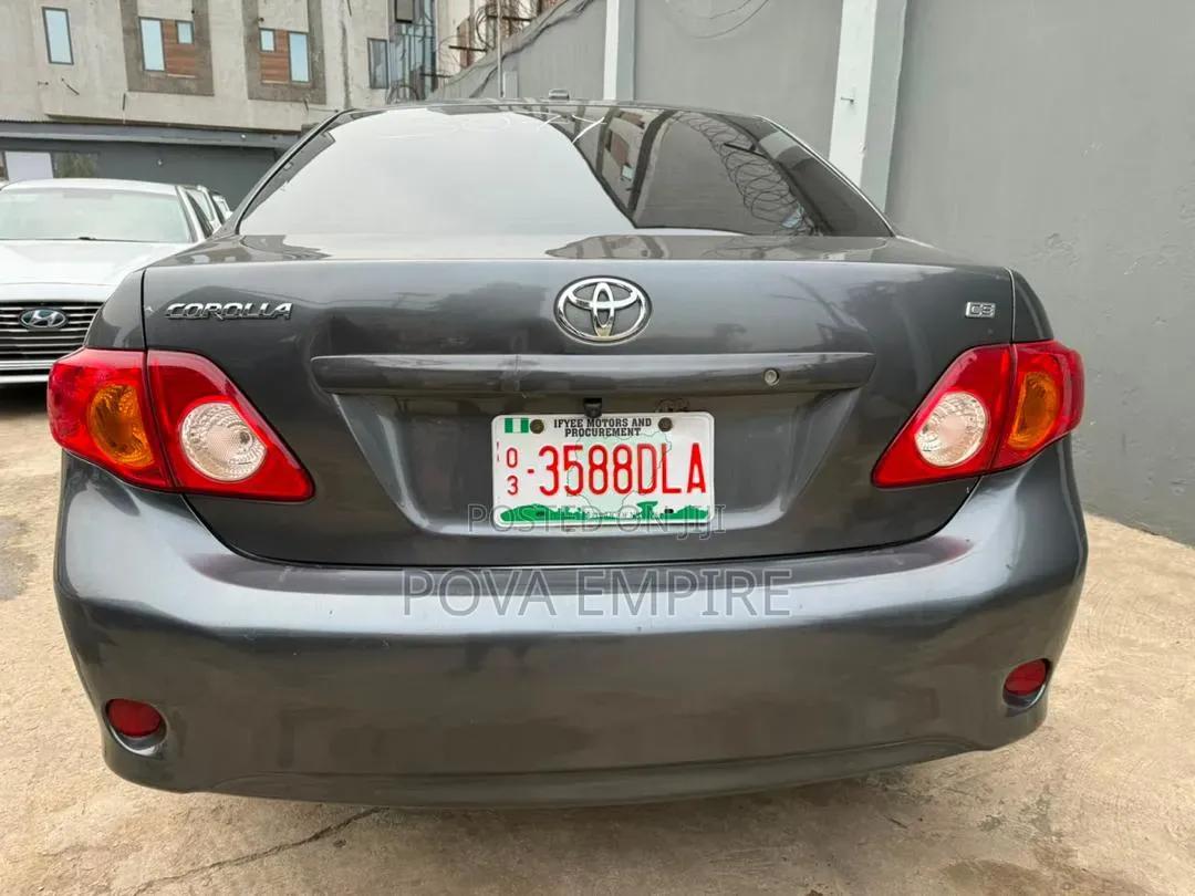 Toyota Corolla LE 4dr Sedan (1.8L 4cyl 4A) 2010 Gray