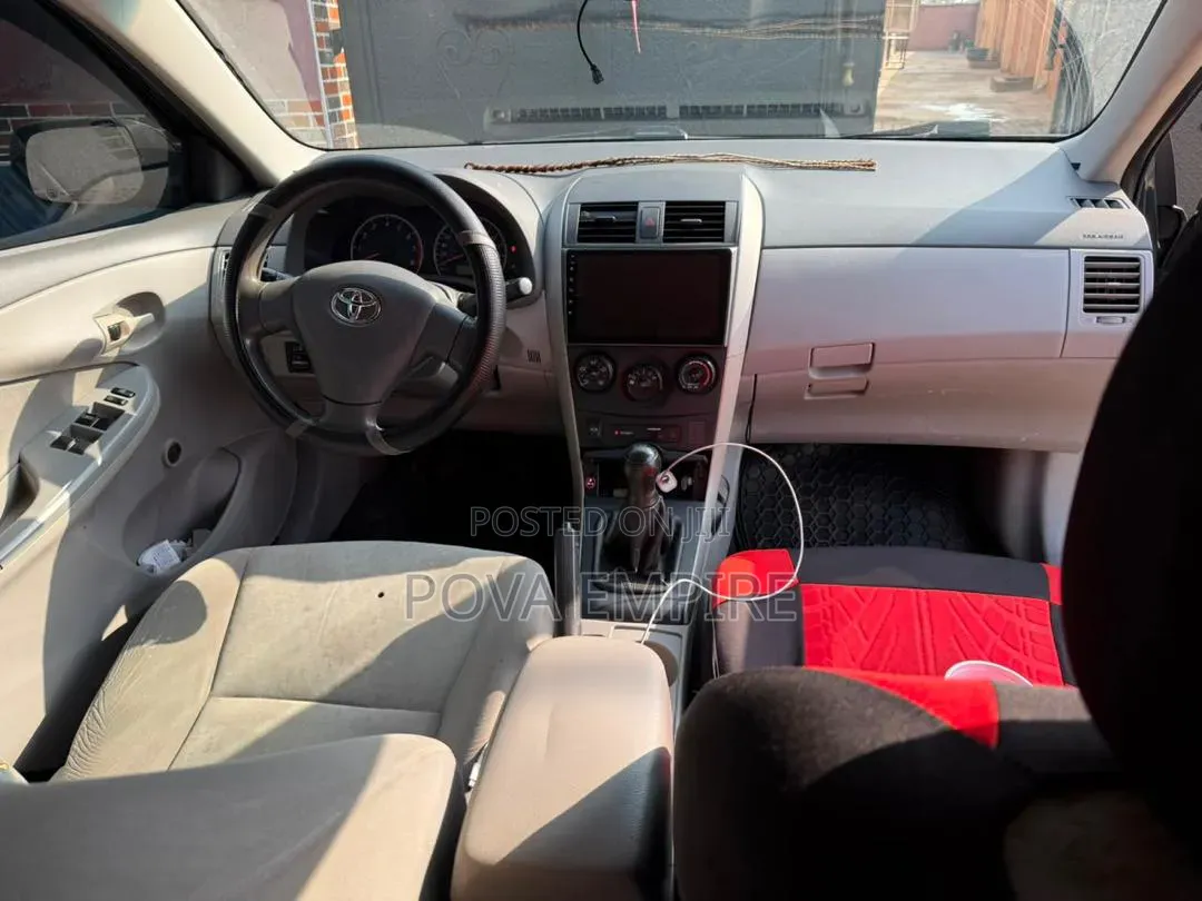 Toyota Corolla LE 4dr Sedan (1.8L 4cyl 4A) 2010 Gray