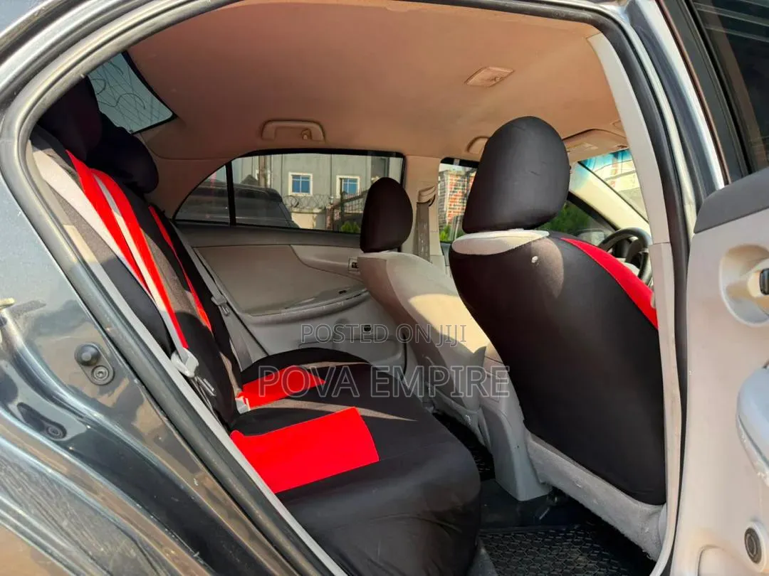 Toyota Corolla LE 4dr Sedan (1.8L 4cyl 4A) 2010 Gray