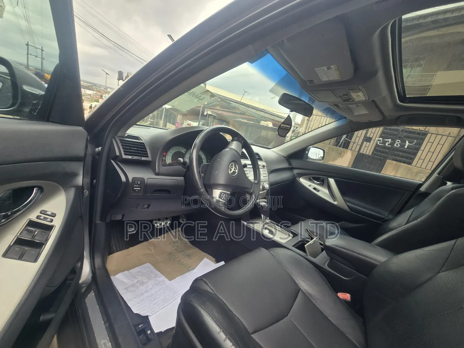 Toyota Camry SE 4dr Sedan (2.5L 4cyl 6A) 2011 Gray