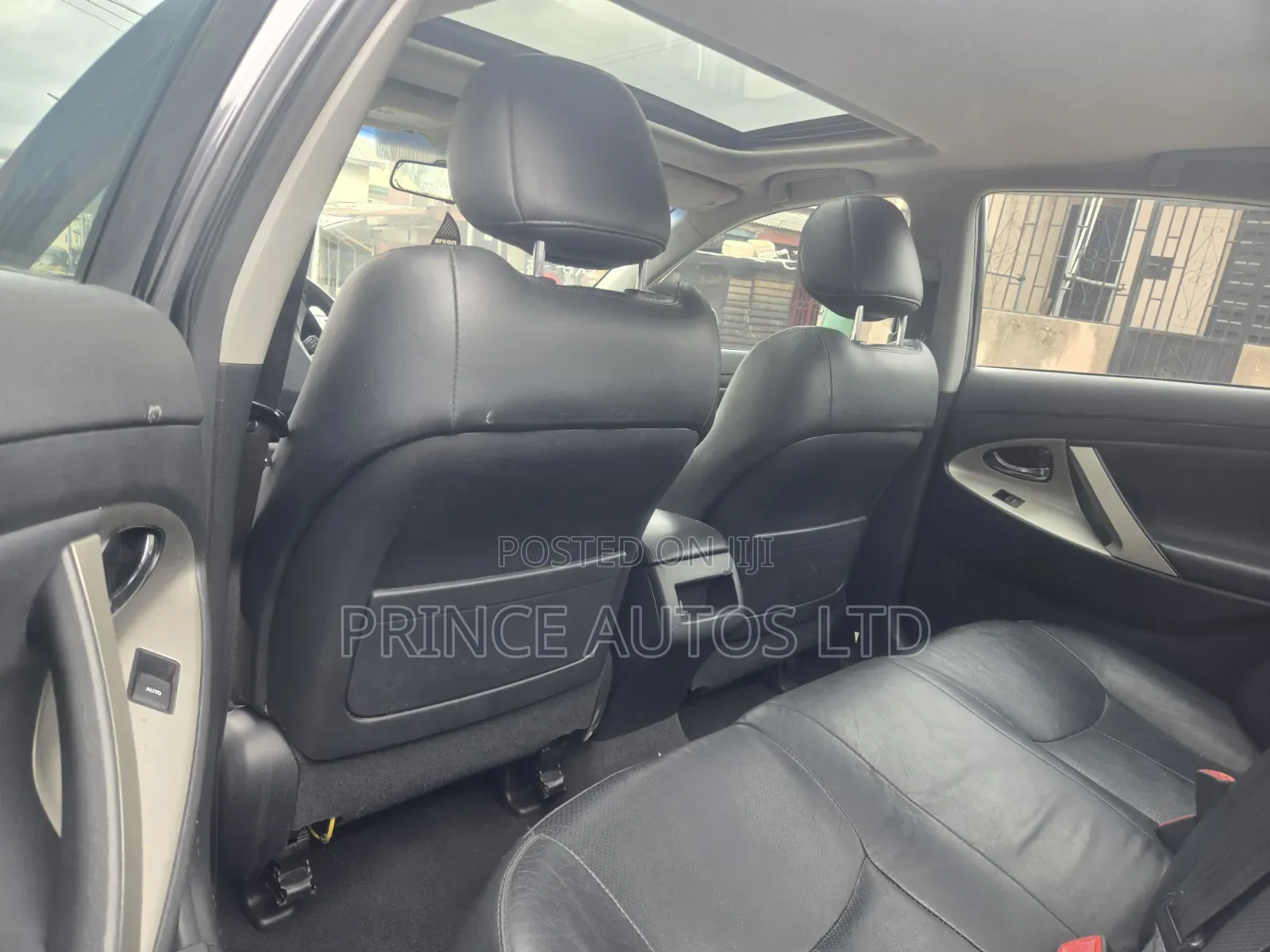 Toyota Camry SE 4dr Sedan (2.5L 4cyl 6A) 2011 Gray