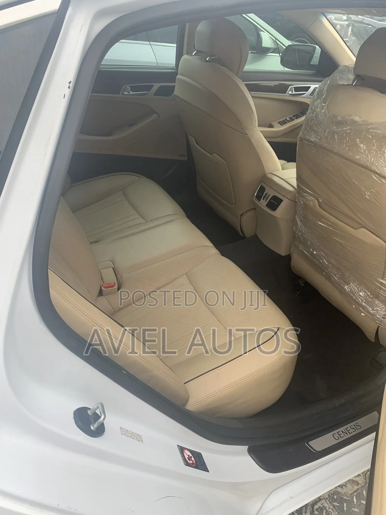 Hyundai Genesis 3.8 4dr Sedan (3.8L 6cyl 8A) 2015 White