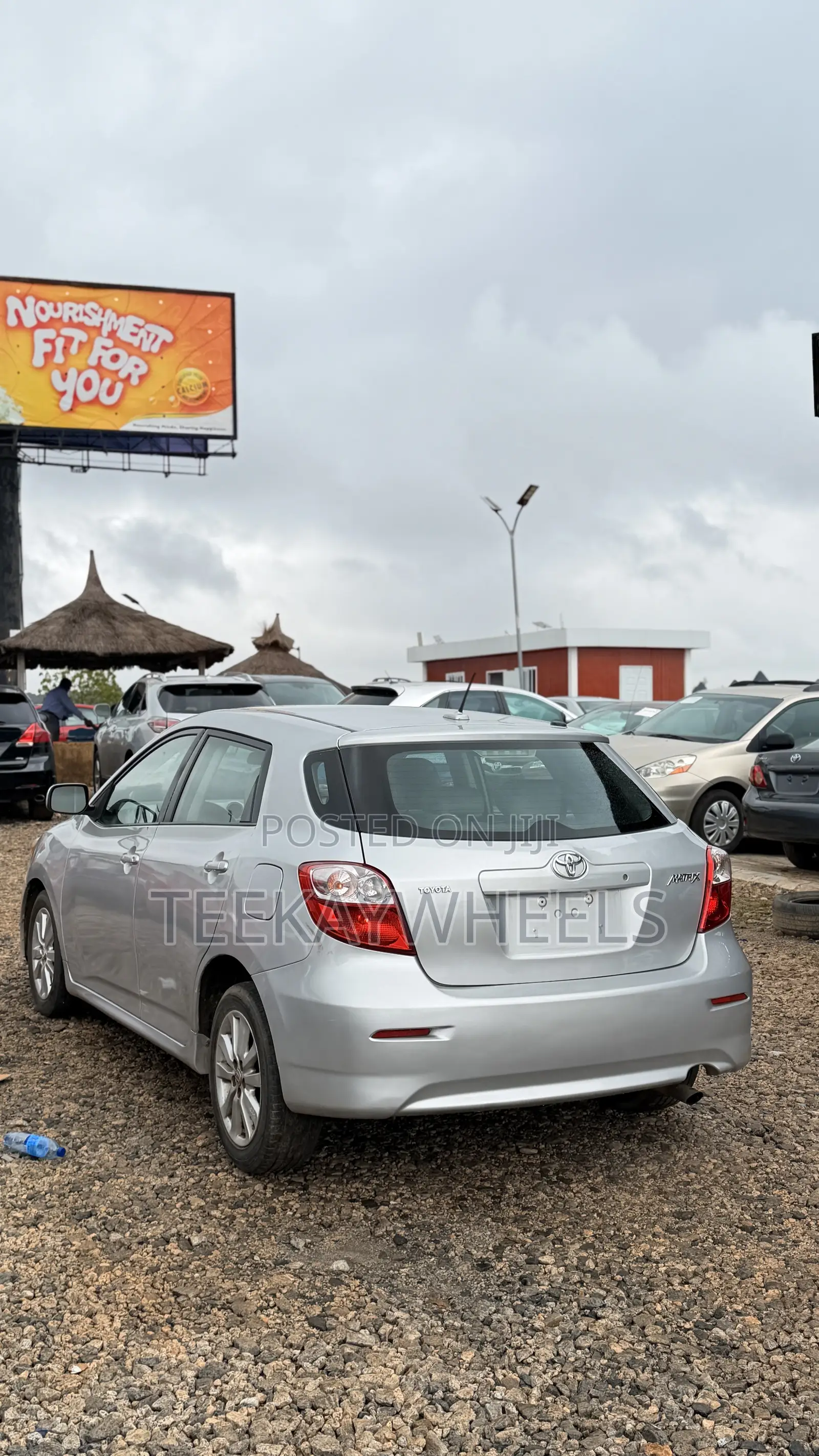 Toyota Matrix Hatchback FWD (1.8L 4cyl 5M) 2009 Silver