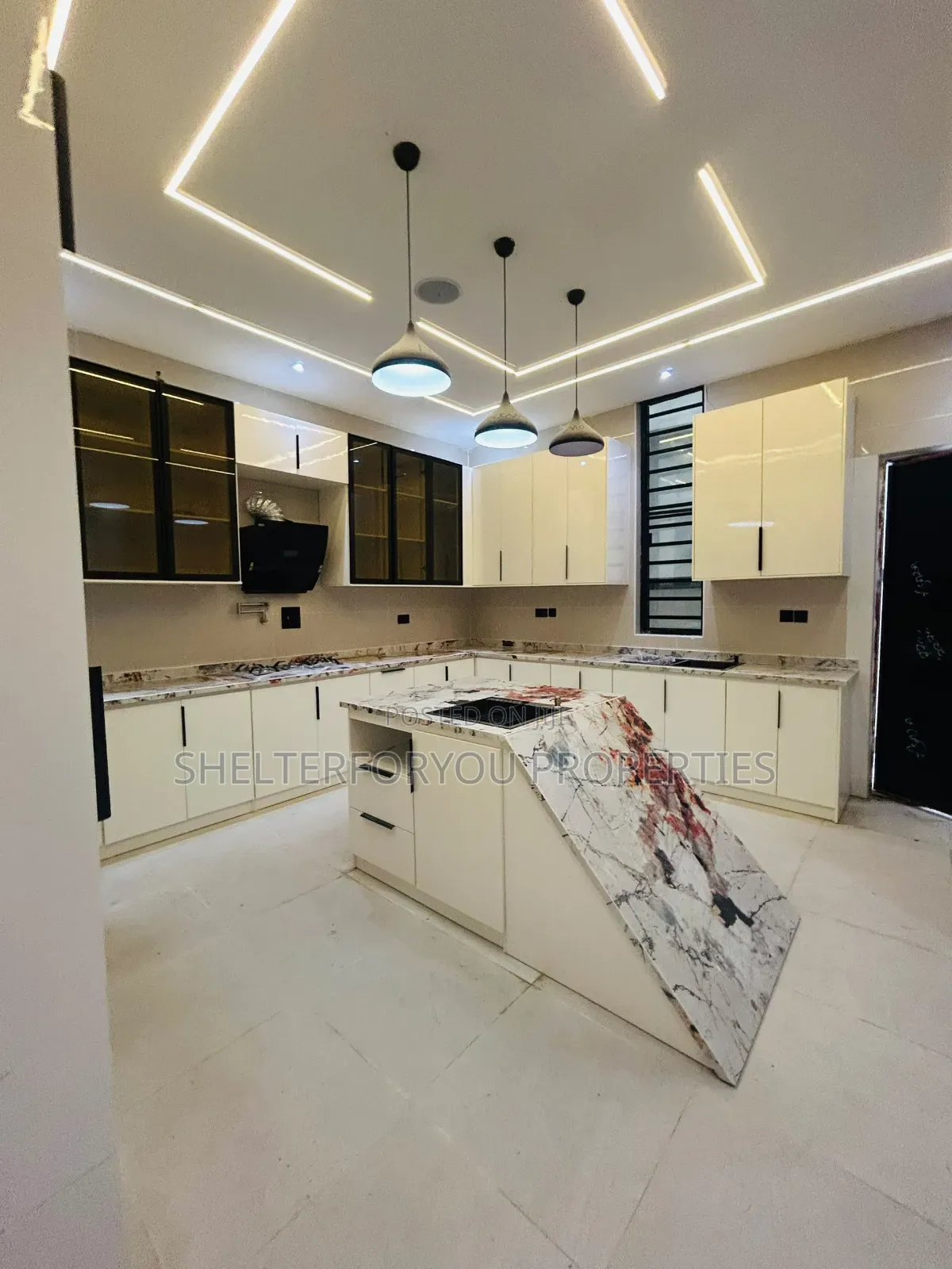 5bdrm Duplex in Ikota for sale