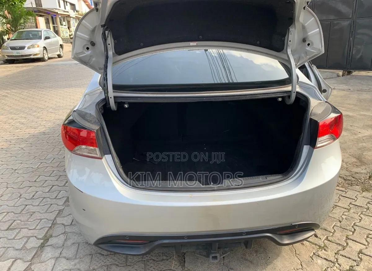 Hyundai Elantra GLS Automatic 2011 Silver