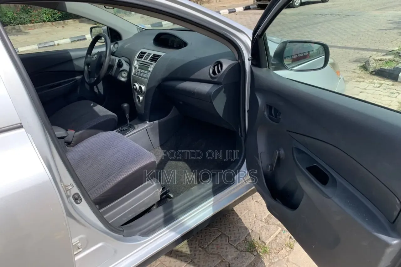 Hyundai Elantra GLS Automatic 2011 Silver