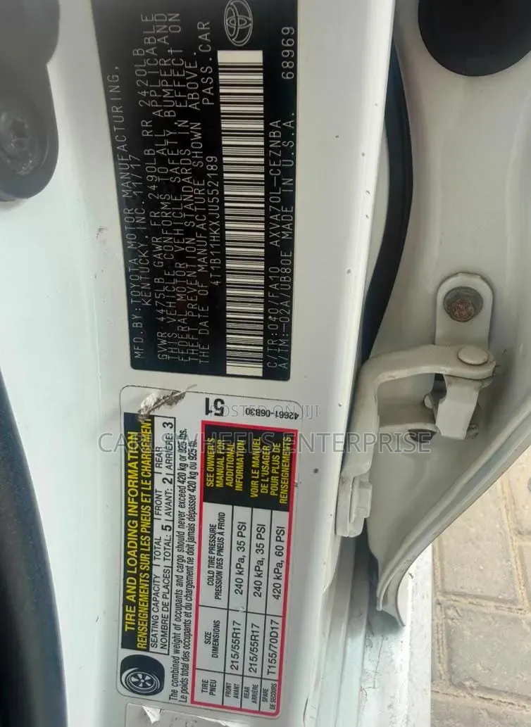 Toyota Camry LE FWD (2.5L 4cyl 8AM) 2018 White