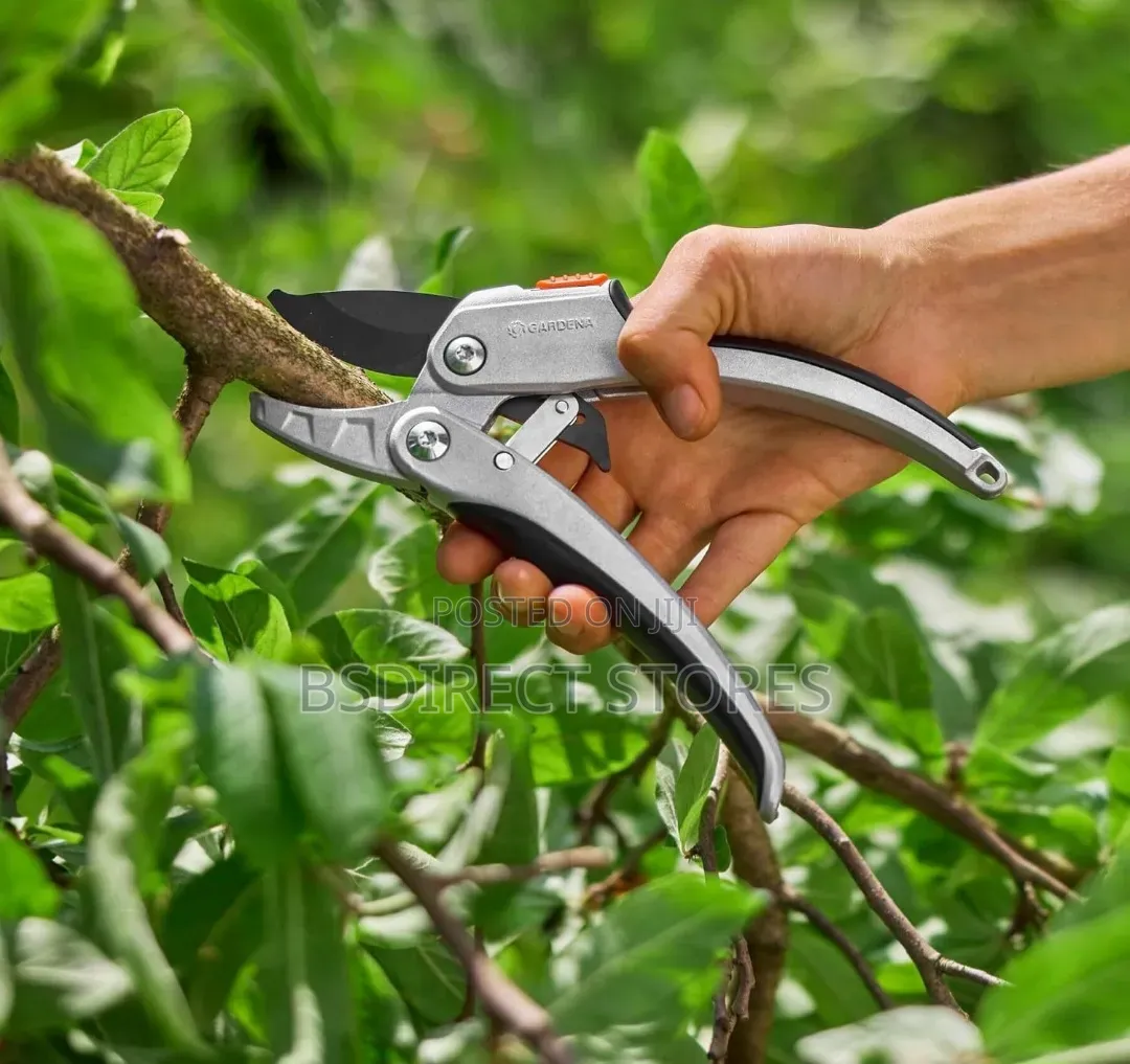 Gardena Comfort Ratchet Secateurs SmartCut: Thick, Dry Wood Up to 25mm