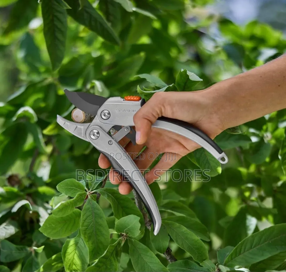 Gardena Comfort Ratchet Secateurs SmartCut: Thick, Dry Wood Up to 25mm