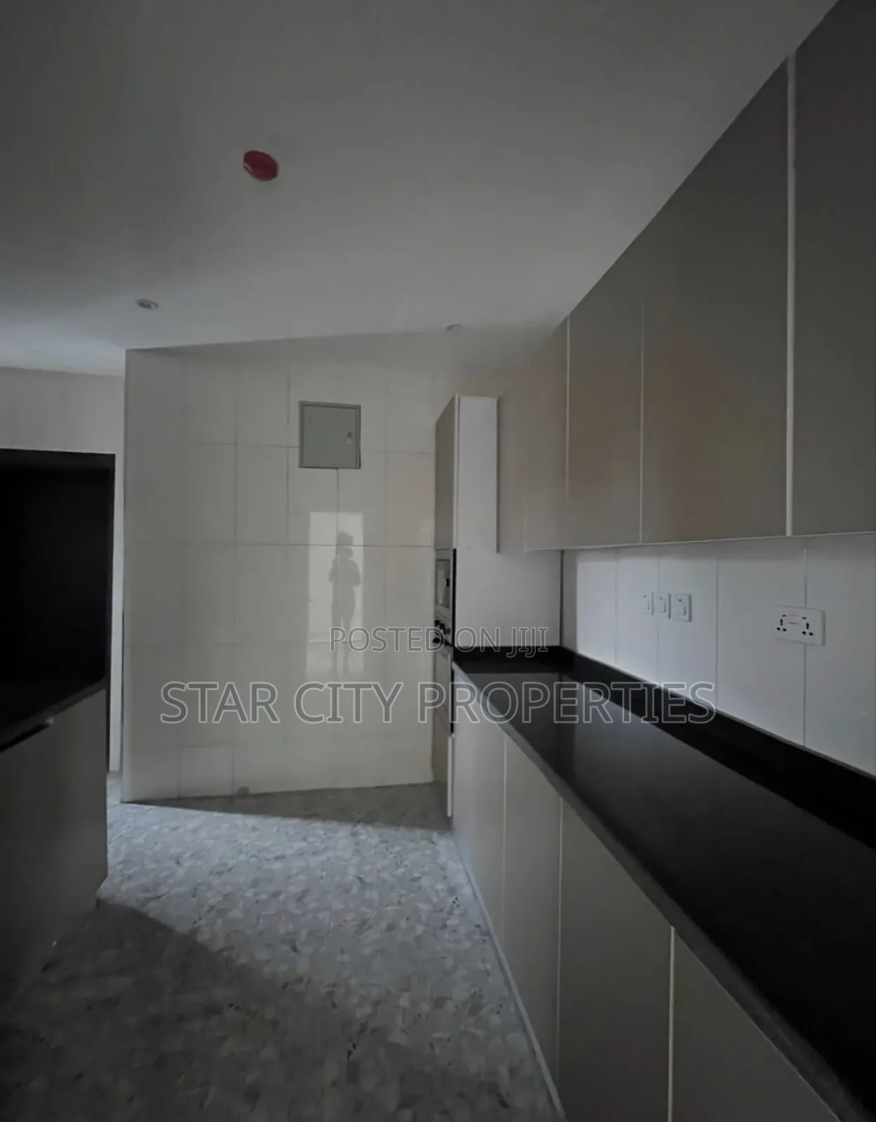 3bdrm Apartment in Lekki Phase 1 for sale