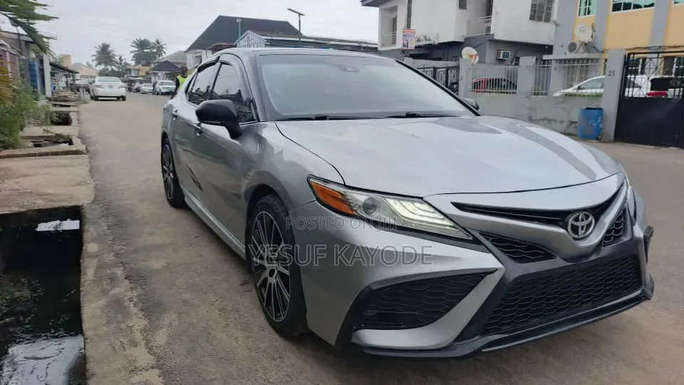 Toyota Camry XSE (2.5L 4cyl 8A) 2019 Silver
