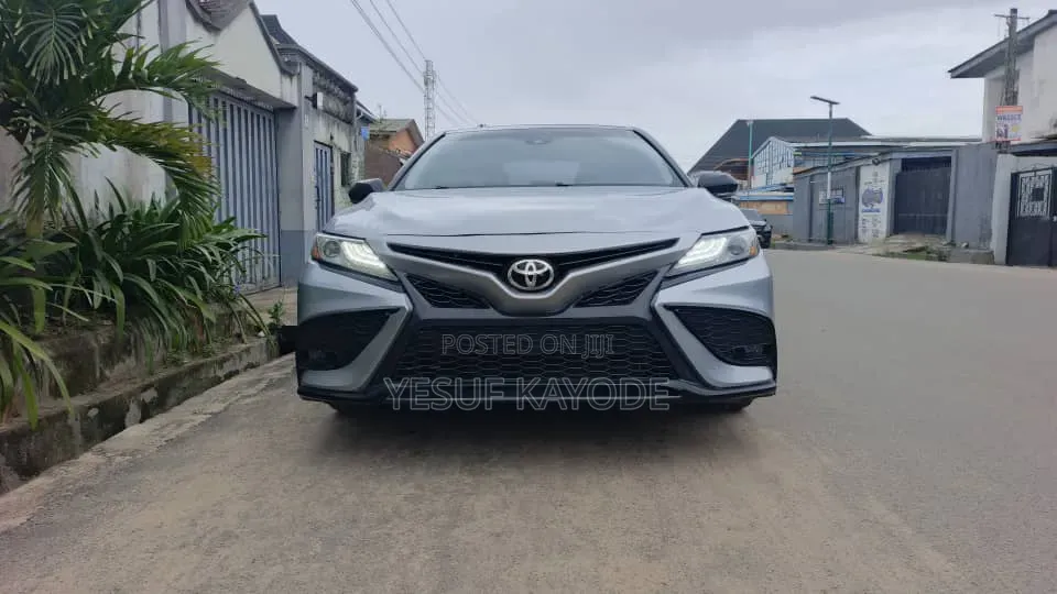 Toyota Camry XSE (2.5L 4cyl 8A) 2019 Silver