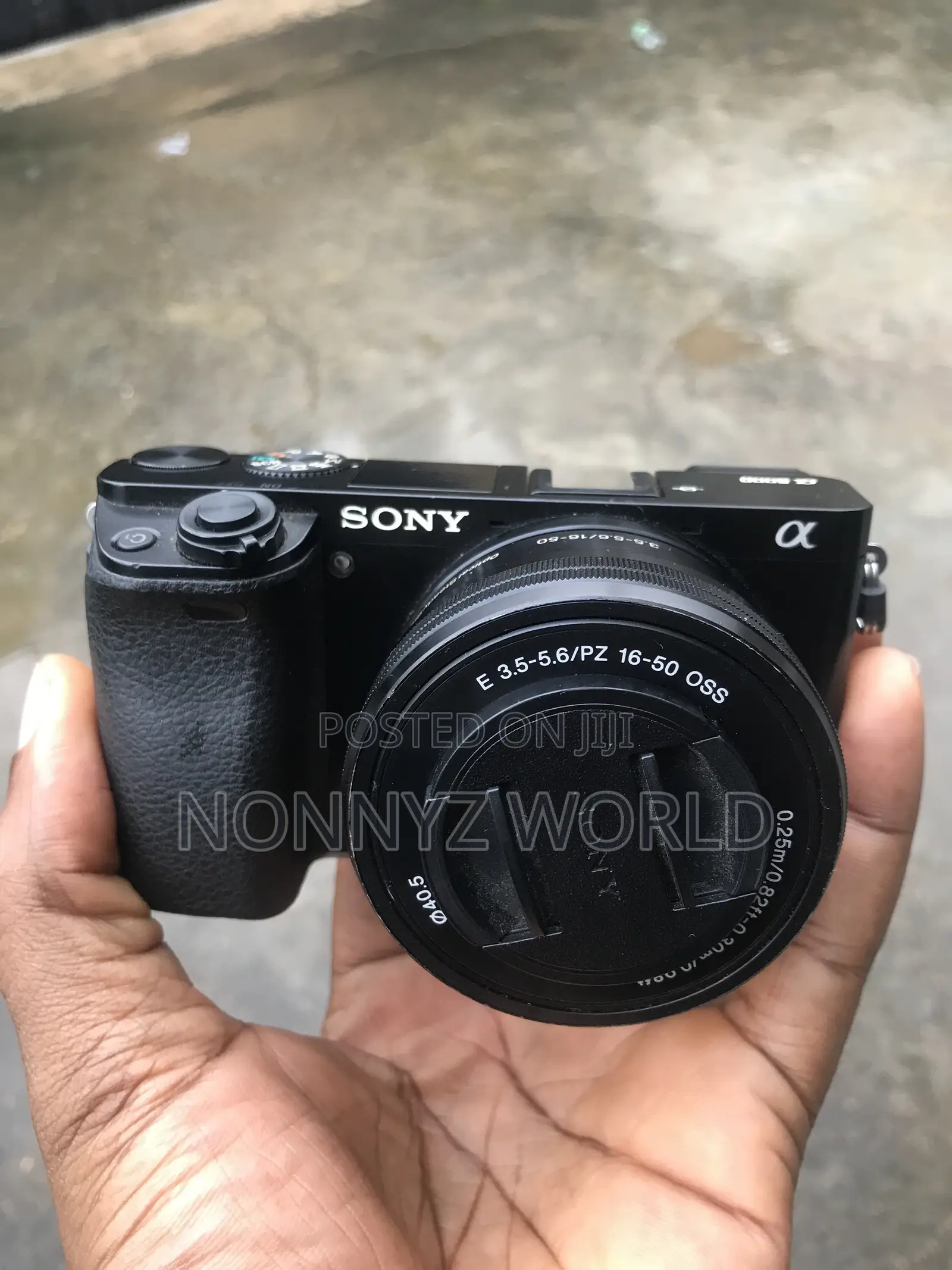 Sony A6000 Camera With 16 - 50mm Kit Lens