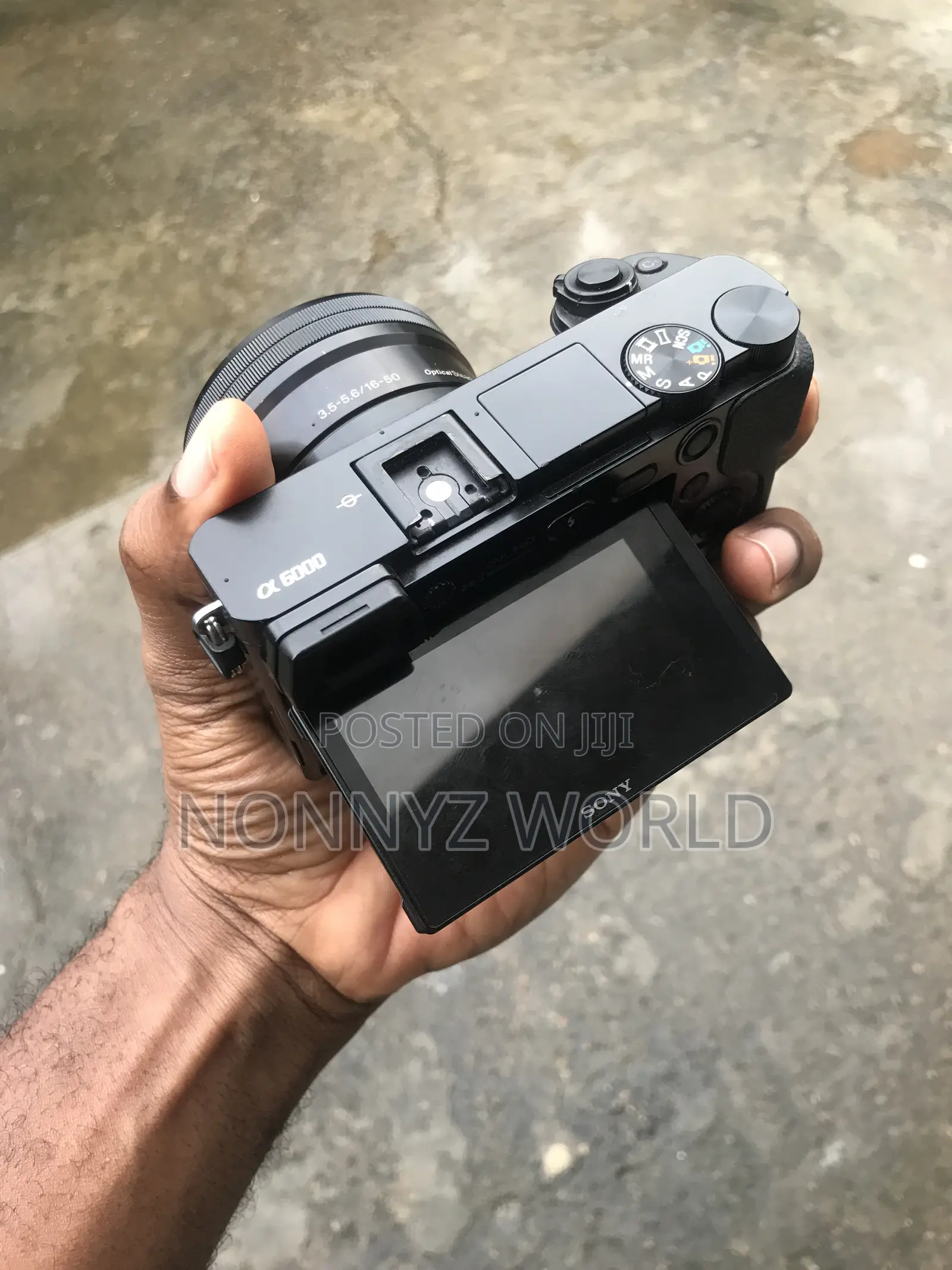 Sony A6000 Camera With 16 - 50mm Kit Lens