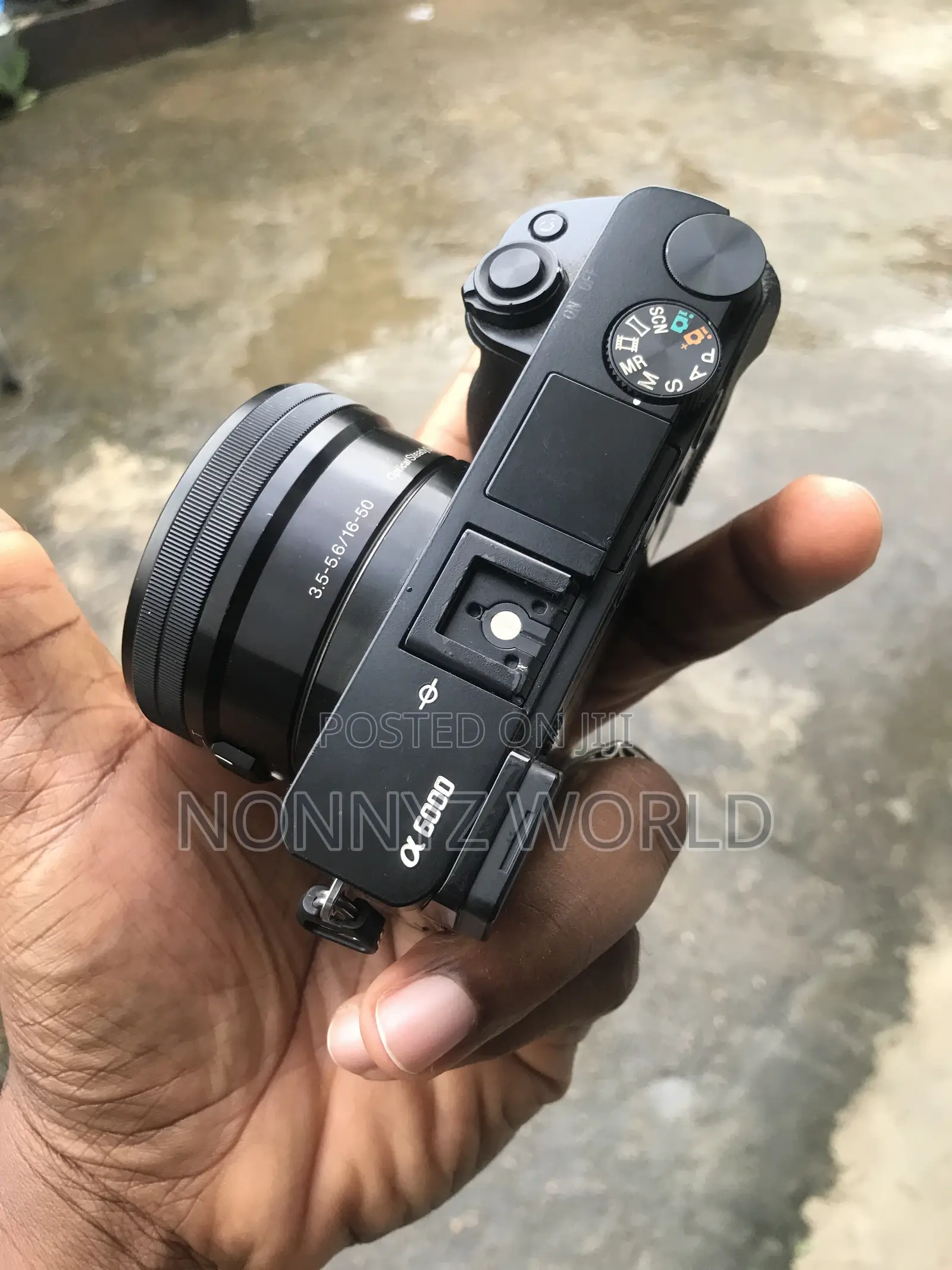 Sony A6000 Camera With 16 - 50mm Kit Lens