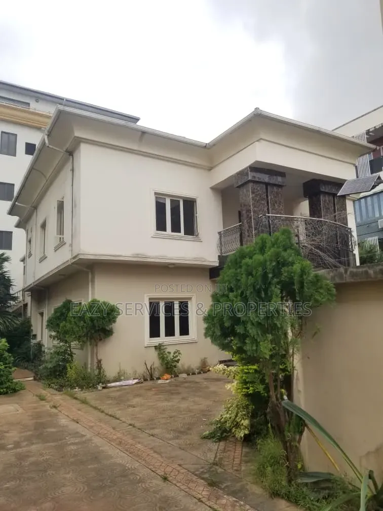 4bdrm Duplex in Gated And Secured, Banana Island for rent