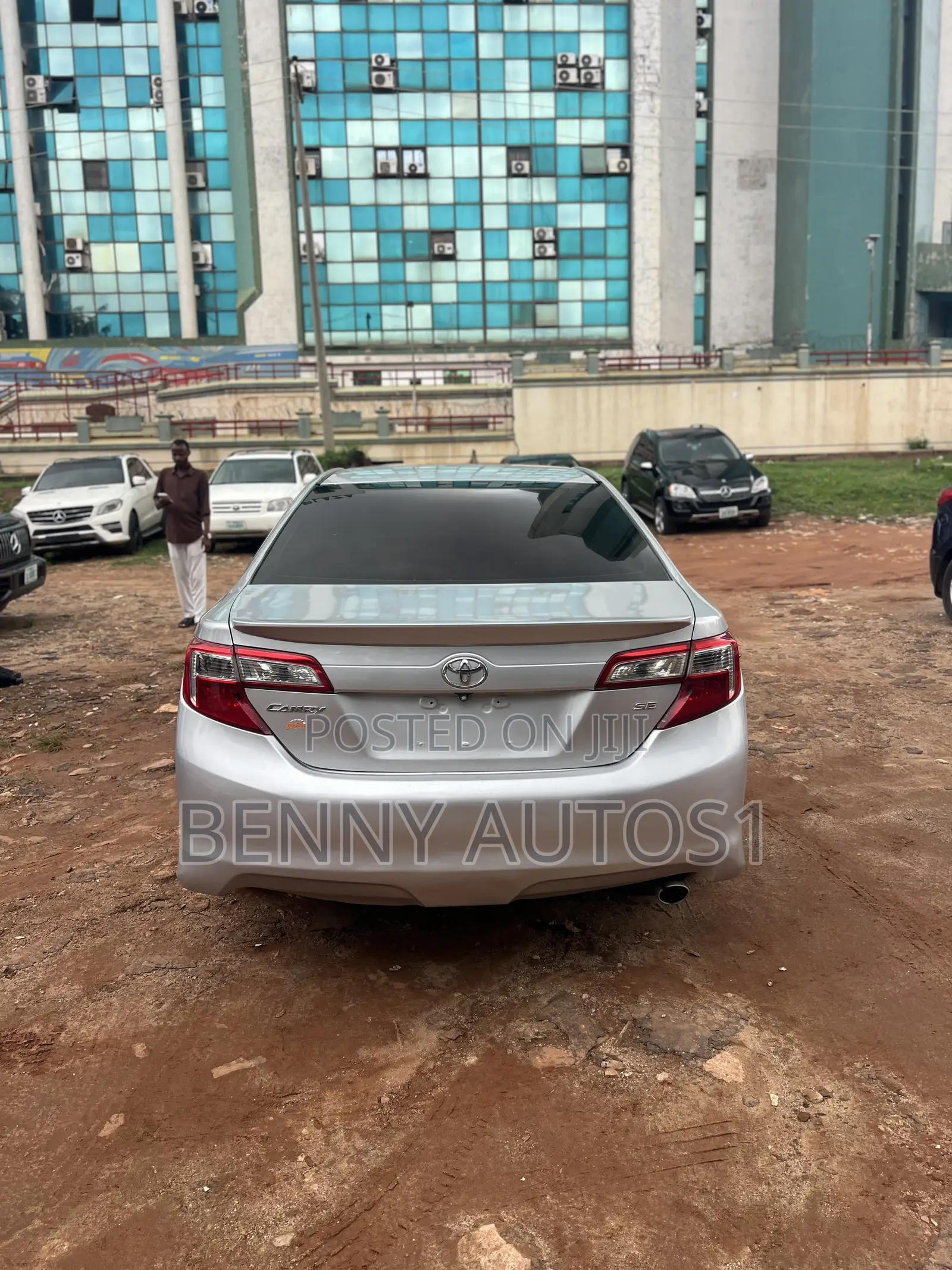 Toyota Camry SE 4dr Sedan (2.5L 4cyl 6A) 2013 Silver