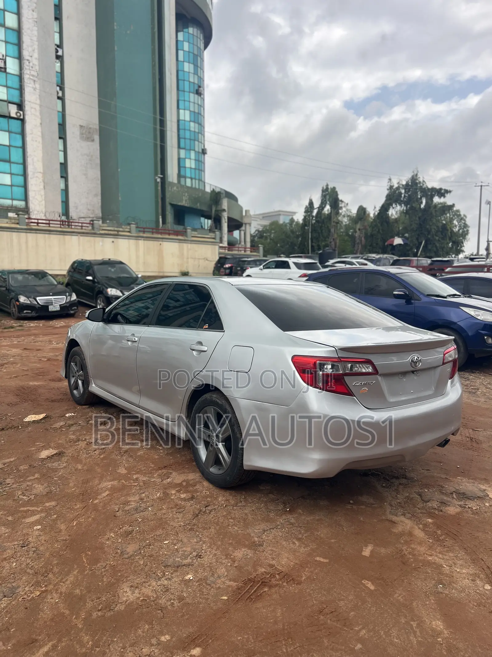 Toyota Camry SE 4dr Sedan (2.5L 4cyl 6A) 2013 Silver