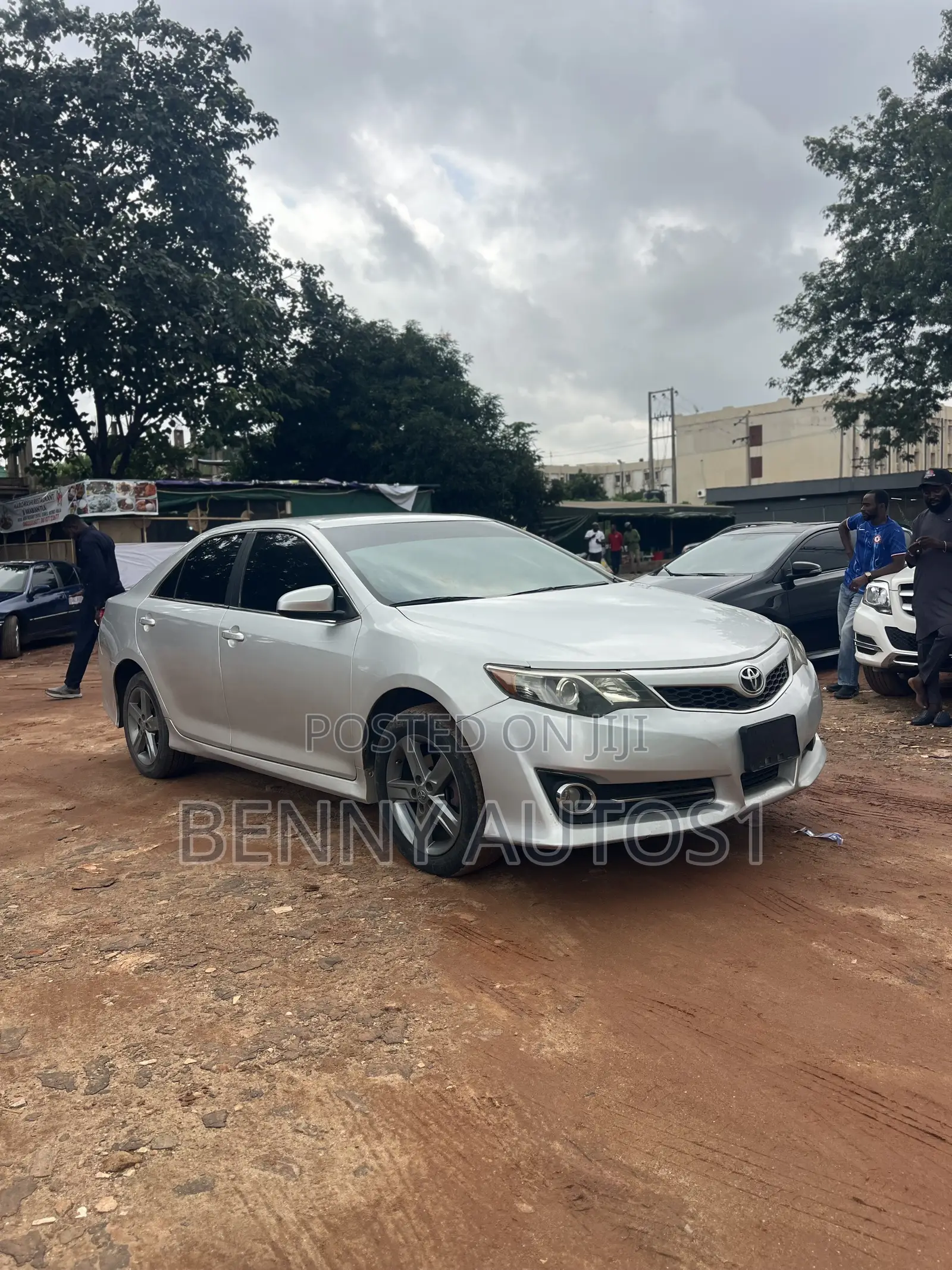 Toyota Camry SE 4dr Sedan (2.5L 4cyl 6A) 2013 Silver