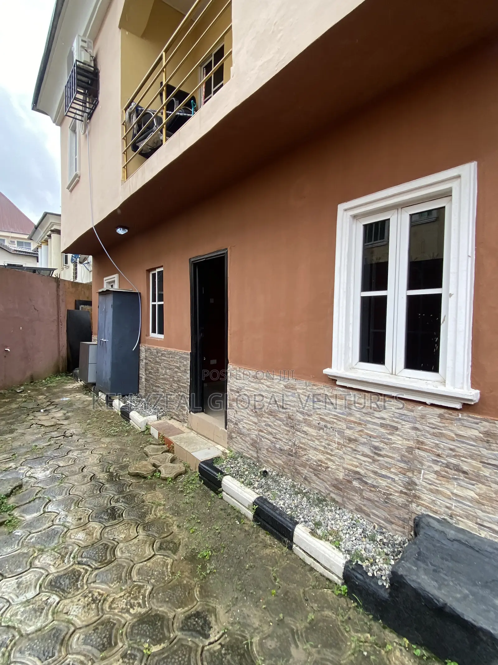 5bdrm Duplex in Divine Estate for sale