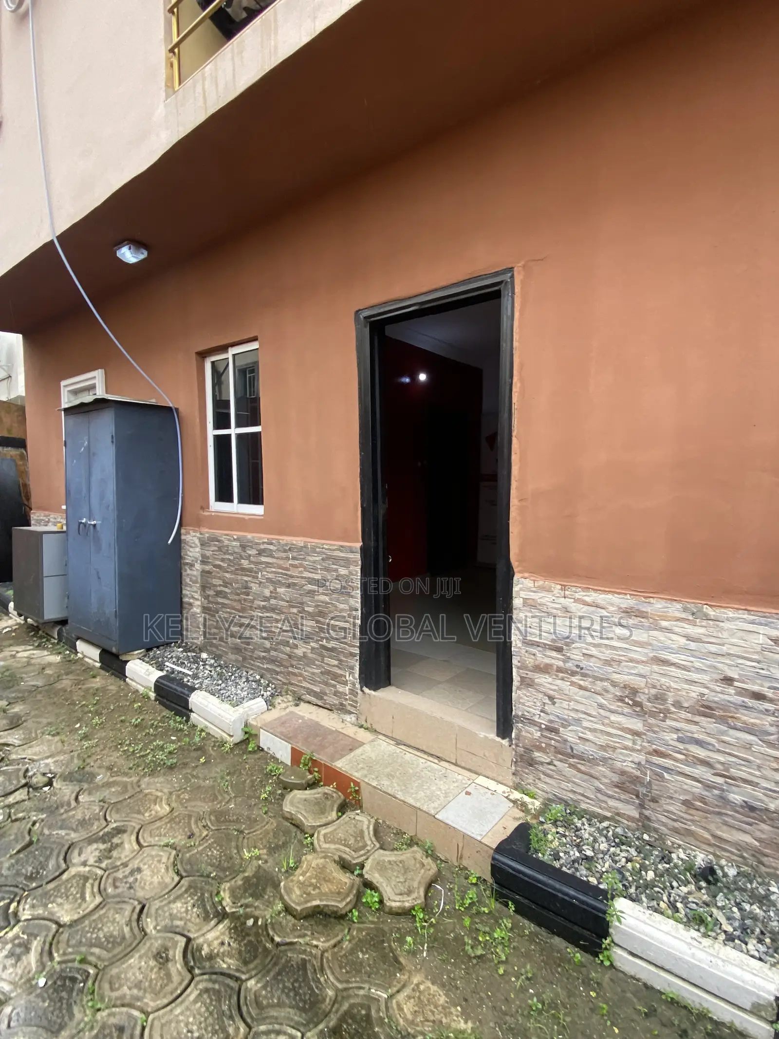 5bdrm Duplex in Divine Estate for sale