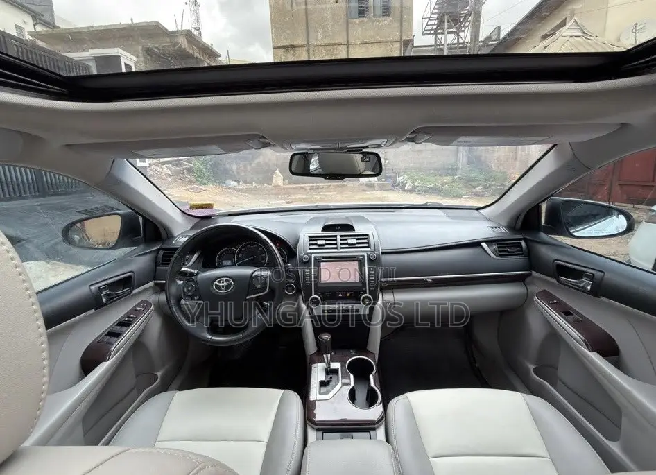Toyota Camry XLE V6 4dr Sedan (3.5L 6cyl 6A) 2013 White